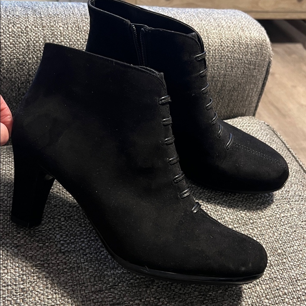 Aerosoles Black Faux Suede Ankle Bootie Faux Lace-up 9M Boho Victorian Peasant
